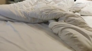 小芳把腿张开再深一些简见有你想要的，45岁熟女人妻吃饭时加了催带到酒店疯狂求操被干趴下