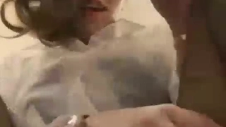 18岁的女孩口交并骑着一根大黑鸡巴,高清