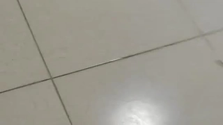 巧克力工厂调教母狗跪舔深喉被主人颜射一脸精液