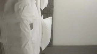 【狗子探花】，21歲大學生，剛開始還激烈反抗，原生態，腋毛都還沒刮