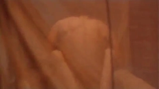 大屁股和大奶宝贝从后面被肛交