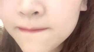 许晴背叛（3P）邀好兄弟一起干02年骚母狗女友，过程刺激无套内射