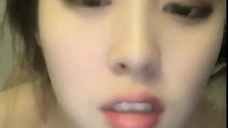 【露脸】“好臭啊”极品美女一边嫌弃一边吃鸡巴