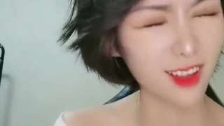 大奶淫蕩騷貨與男友打炮自拍完整合集