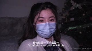 刚成年18极品小萝莉，被两大汉各种操，娇小身材抱起来爆操，骑乘深插白皙美臀