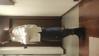 性感的处女女朋友搞砸硬通过男朋友在父母房间